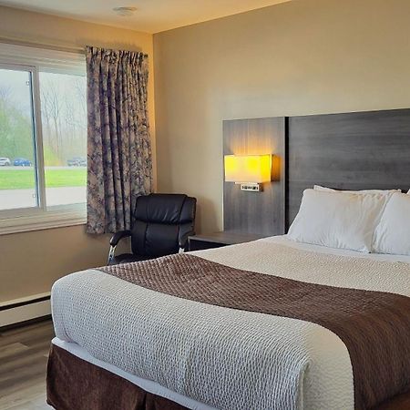 Maple Leaf Inn Kincardine Extérieur photo