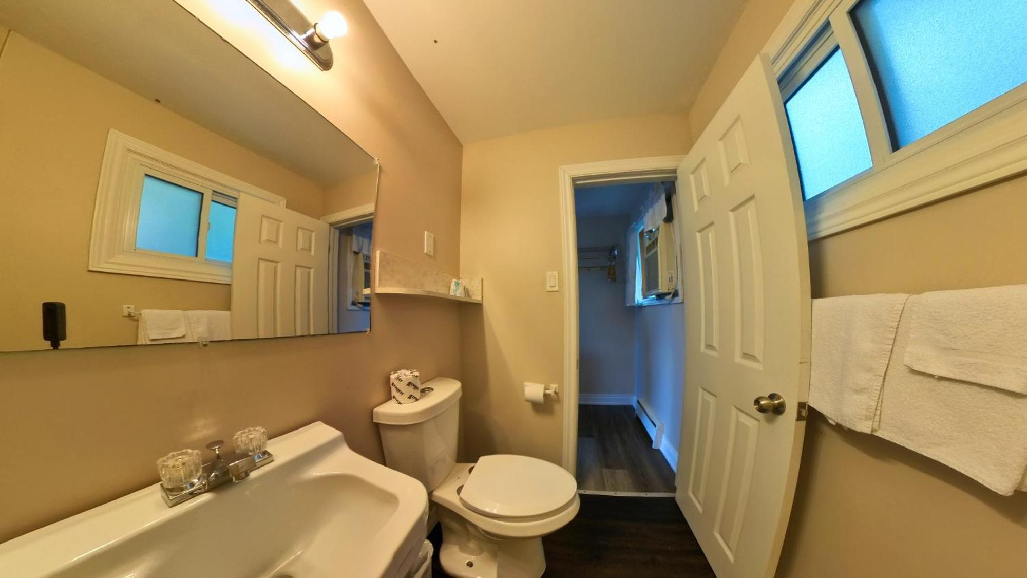 Maple Leaf Inn Kincardine Extérieur photo